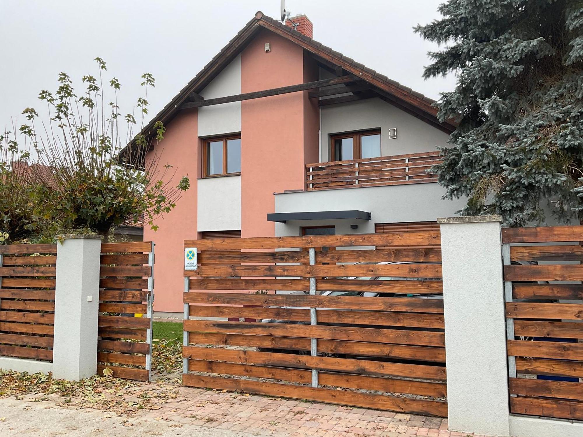 U Lesa * Nové Jirny